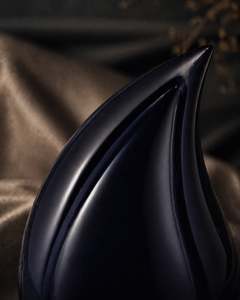 Nero Tide Teardrop Urn